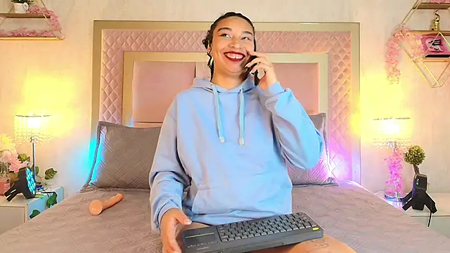 SofiaWhites online show from 04/13/26, 03:34