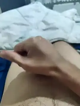 Snapshot of emrekzlk52 chatting on 12/13/25, 07:53 emrekzlk52 online show from 12/13/25, 07:53