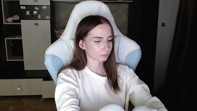 Cutti Crystal online show from 10/27/25, 06:12