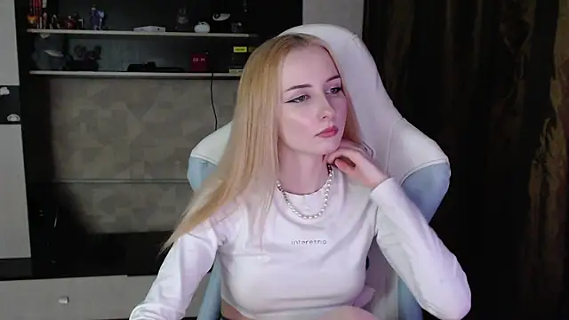 Cutti Crystal online show from 03/23/26, 08:35