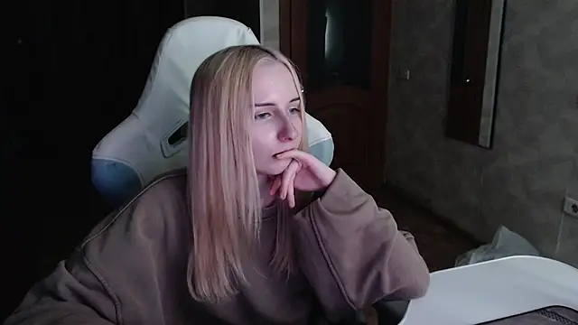 Cutti Crystal online show from 04/12/26, 04:12