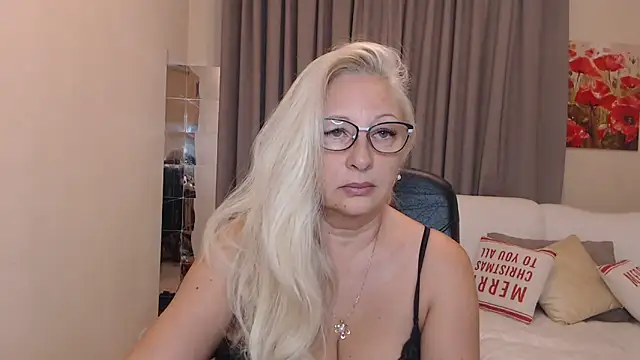 Snapshot of ValeriaSharm chatting on 11/12/25, 10:15 ValeriaSharm online show from 11/12/25, 10:15