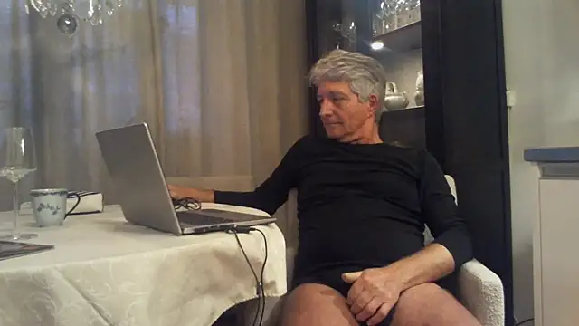 Swegay12-Exhi online show from 02/06/26, 03:15