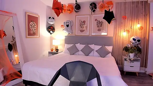 AuroraEvanss online show from 10/17/25, 09:06