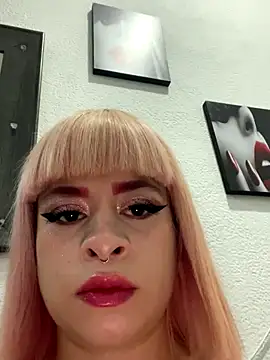 Snapshot of Venuss1_ chatting on 10/05/25, 02:32 Venuss1 online show from 10/05/25, 02:32