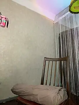 Snapshot of CrazyPinky chatting on 12/19/24, 10:24 CrazyPinky online show from 12/19/24, 10:24