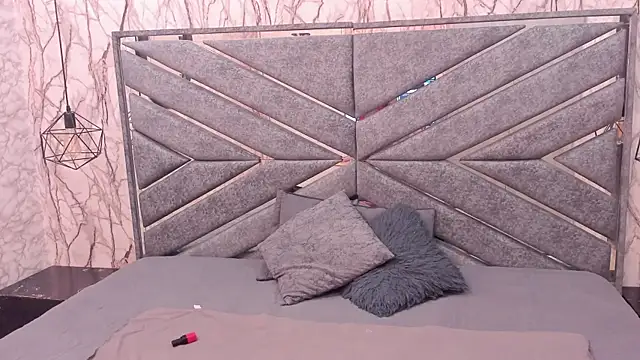 SASHA BROWNIE   online show from 12/21/25, 07:54