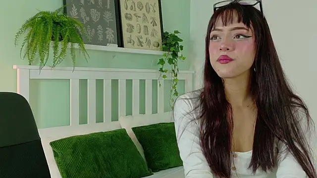 Snapshot of Taylorsmitth_ chatting on 10/15/25, 12:16 Taylorsmitth online show from 10/15/25, 12:16