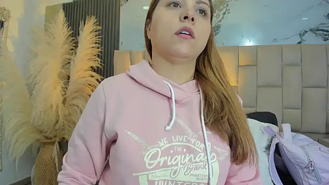 cloesummerr  online show from 03/21/26, 12:32