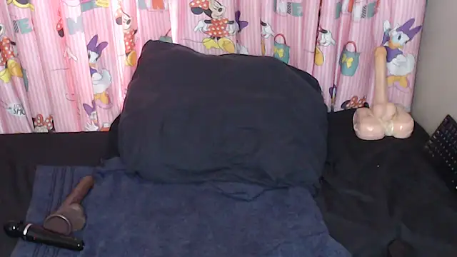 TrishahXo online show from 06/10/26, 08:46