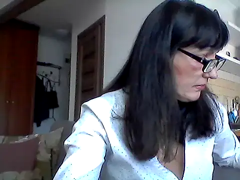 Snapshot of Elena48324 chatting on 04/23/26, 10:47 Elena48324 online show from 04/23/26, 10:47