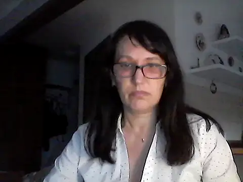 Snapshot of Elena48324 chatting on 04/24/26, 05:26 Elena48324 online show from 04/24/26, 05:26