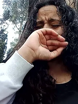 Snapshot of Yaya_watson chatting on 11/02/25, 09:39 Yaya watson online show from 11/02/25, 09:39