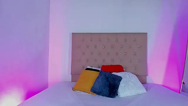 Zafiro  Brown online show from 09/23/25, 12:52