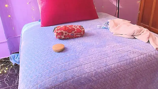 Dafne Mel online show from 11/20/25, 12:49