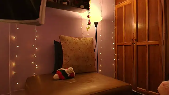 Dafne Mel online show from 11/24/25, 11:54