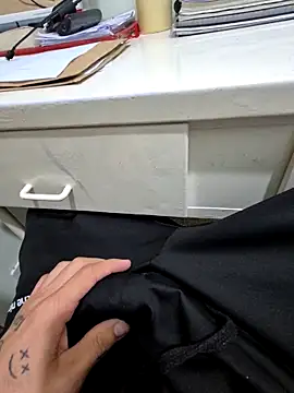 Saraiva2002 online show from 12/19/25, 02:24