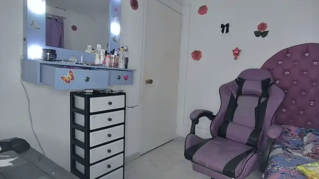 Snapshot of soffy_rosses chatting on 06/21/26, 01:52 soffy rosses online show from 06/21/26, 01:52