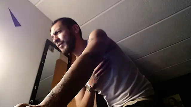 malek xarx  online show from 10/17/25, 01:09