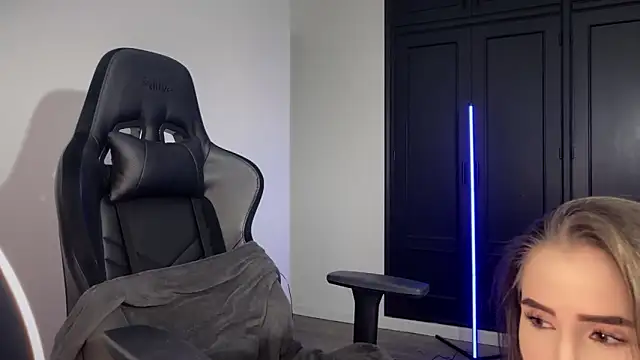 s meow online show from 11/08/25, 03:45