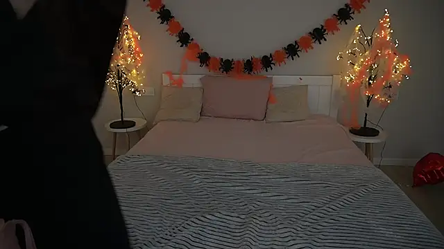 BerryDiva online show from 10/19/25, 06:03