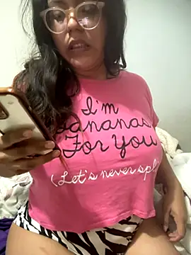 Snapshot of karysweetbeaury chatting on 10/23/25, 01:16 karysweetbeaury online show from 10/23/25, 01:16