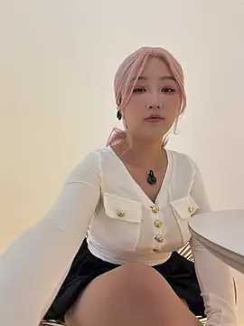 Snapshot of winter11 chatting on 09/24/25, 06:28 winter11 online show from 09/24/25, 06:28