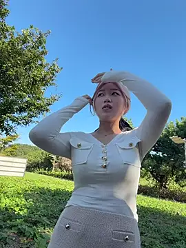 Snapshot of winter11 chatting on 10/08/25, 06:33 winter11 online show from 10/08/25, 06:33