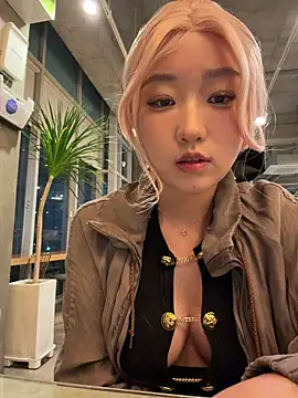 Snapshot of winter11 chatting on 10/15/25, 09:31 winter11 online show from 10/15/25, 09:31