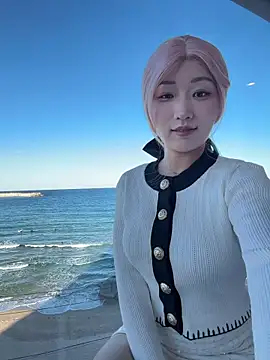 Snapshot of winter11 chatting on 11/10/25, 06:34 winter11 online show from 11/10/25, 06:34