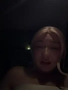 Snapshot of winter11 chatting on 11/16/25, 03:28 winter11 online show from 11/16/25, 03:28