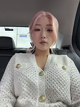 Snapshot of winter11 chatting on 11/26/25, 02:23 winter11 online show from 11/26/25, 02:23