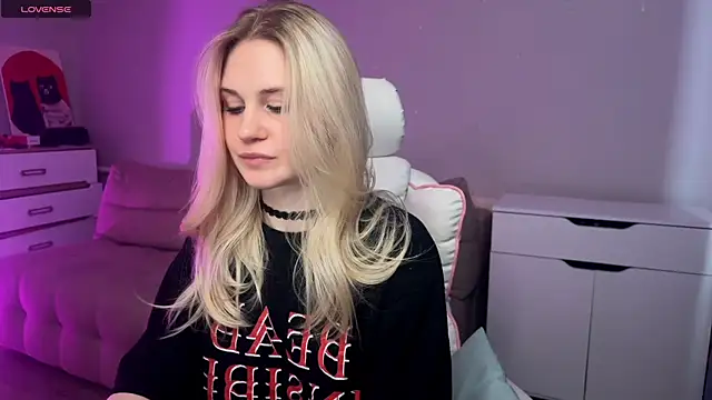 Snapshot of Sofia_Kenwood chatting on 02/20/26, 06:26 Sofia Kenwood online show from 02/20/26, 06:26