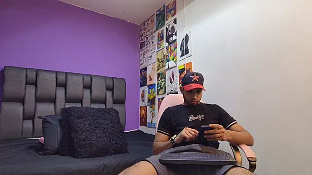 Snapshot of ashtoncooperr chatting on 10/11/25, 05:33 ashtoncooperr online show from 10/11/25, 05:33