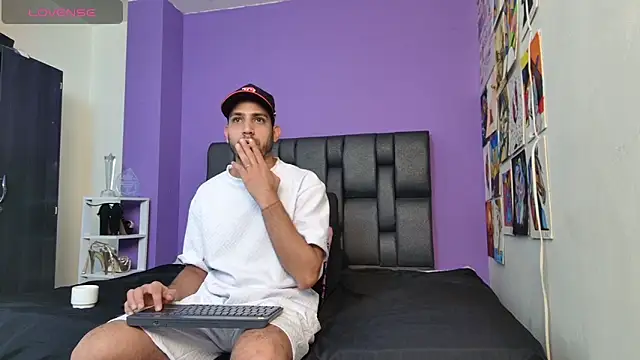 Snapshot of ashtoncooperr chatting on 10/12/25, 05:34 ashtoncooperr online show from 10/12/25, 05:34