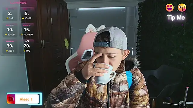 Aleecandrews online show from 10/16/25, 07:04