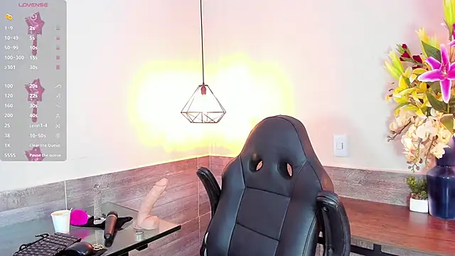 Snapshot of LussieWillow chatting on 10/02/25, 11:39 LussieWillow online show from 10/02/25, 11:39