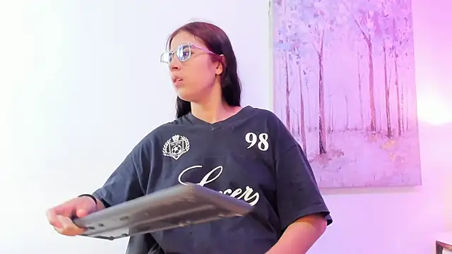 Snapshot of DanniaKross chatting on 12/03/25, 07:56 DanniaKross online show from 12/03/25, 07:56