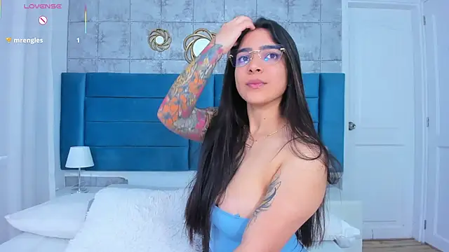 KamilaBetancourt online show from 05/04/26, 02:57