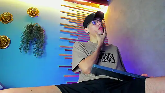 david huge online show from 10/24/25, 01:40