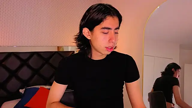 Snapshot of ryo_light chatting on 10/15/25, 08:31 ryo light online show from 10/15/25, 08:31