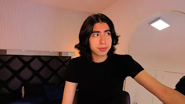 Snapshot of ryo_light chatting on 10/29/25, 07:48 ryo light online show from 10/29/25, 07:48