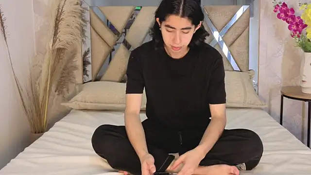 Snapshot of ryo_light chatting on 11/28/25, 08:55 ryo light online show from 11/28/25, 08:55