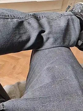 Snapshot of LeoMaduroSP chatting on 09/23/25, 02:20 LeoMaduroSP online show from 09/23/25, 02:20