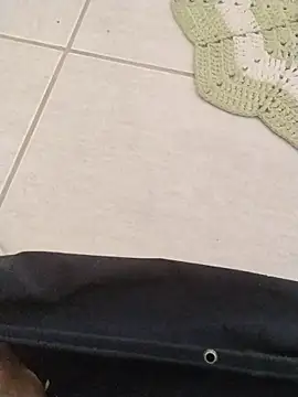 Snapshot of LeoMaduroSP chatting on 10/21/25, 05:35 LeoMaduroSP online show from 10/21/25, 05:35