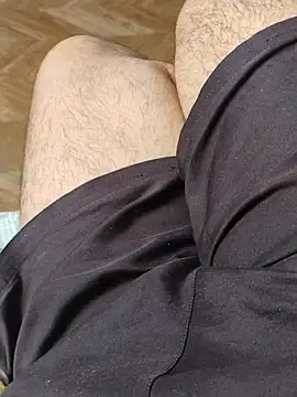 Snapshot of LeoMaduroSP chatting on 10/31/25, 04:41 LeoMaduroSP online show from 10/31/25, 04:41