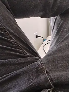 Snapshot of LeoMaduroSP chatting on 11/27/25, 02:41 LeoMaduroSP online show from 11/27/25, 02:41