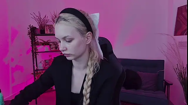 AvaDaviis online show from 09/11/25, 07:19