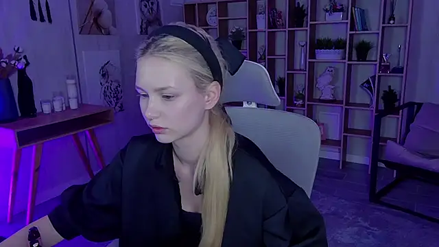 AvaDaviis online show from 09/19/25, 10:49