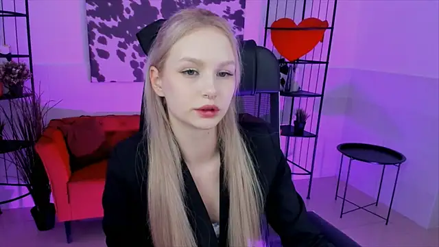 AvaDaviis online show from 10/06/25, 02:14